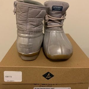 Girl's sperry boots